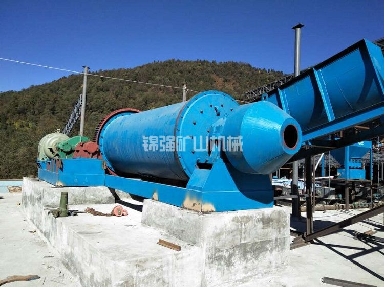 鋁礦球磨機(jī)價(jià)格怎么樣?一臺(tái)多少錢?(圖4) 鋁礦球磨機(jī)價(jià)格怎么樣?一臺(tái)多少錢?(圖4)